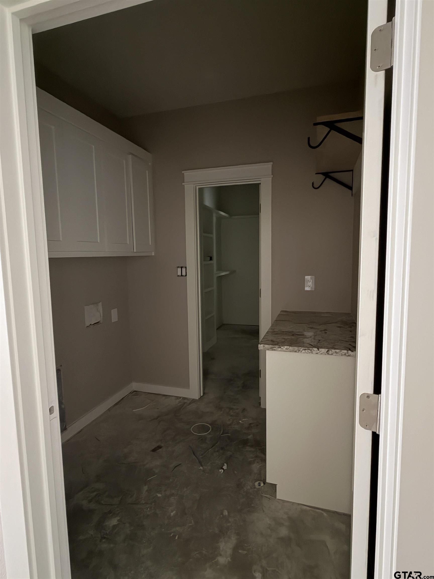 229 Cr 2462. Mineola, TX 75773