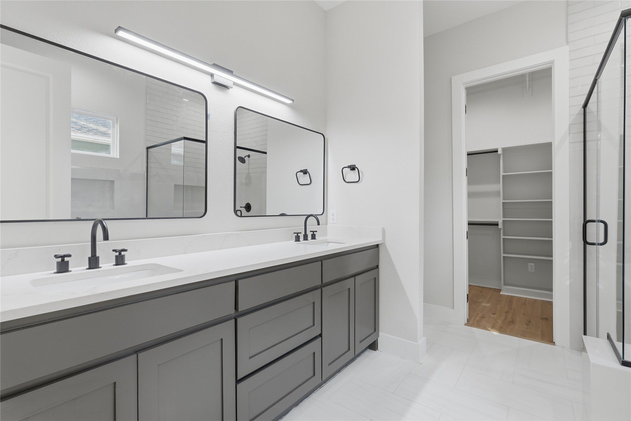 4323 Metropolitan Avenue. Dallas, TX 75210