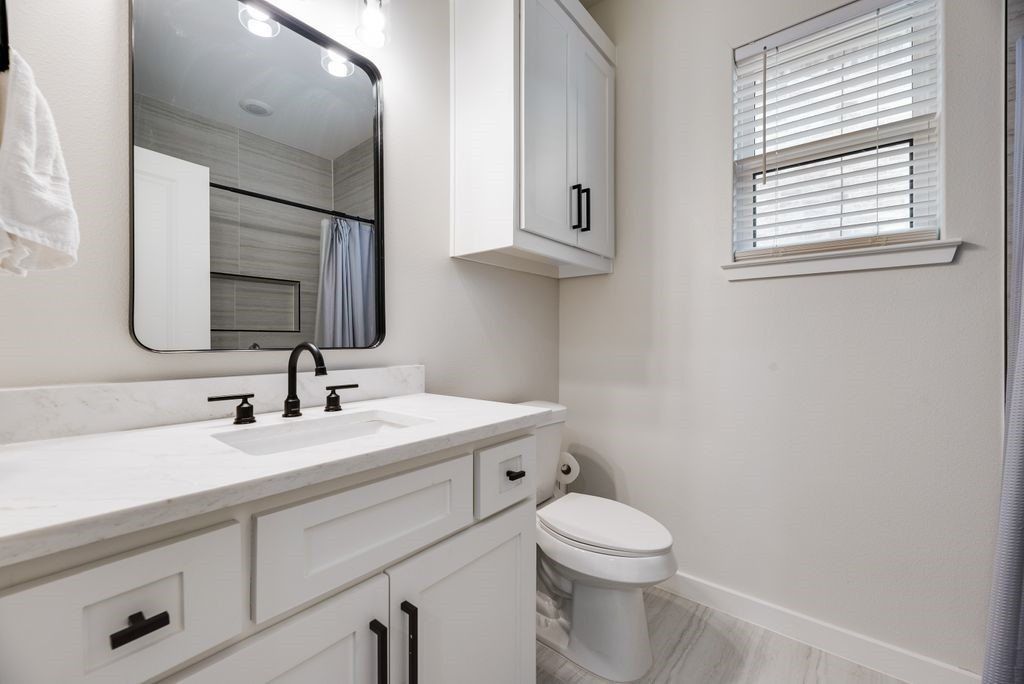 112 Indian Oaks Trail. West Tawakoni, TX 75474