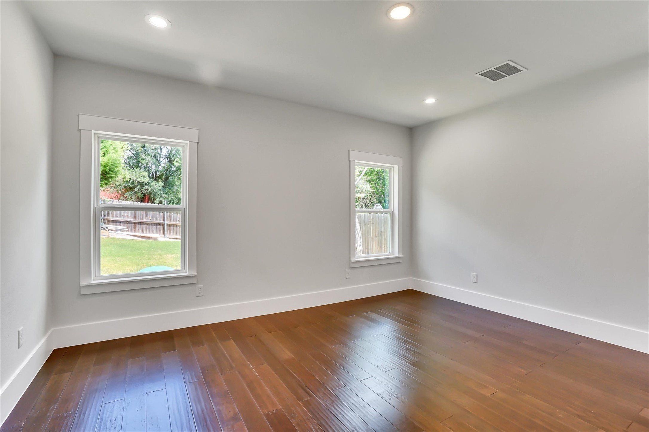 800 Crow Court. Granbury, TX 76048