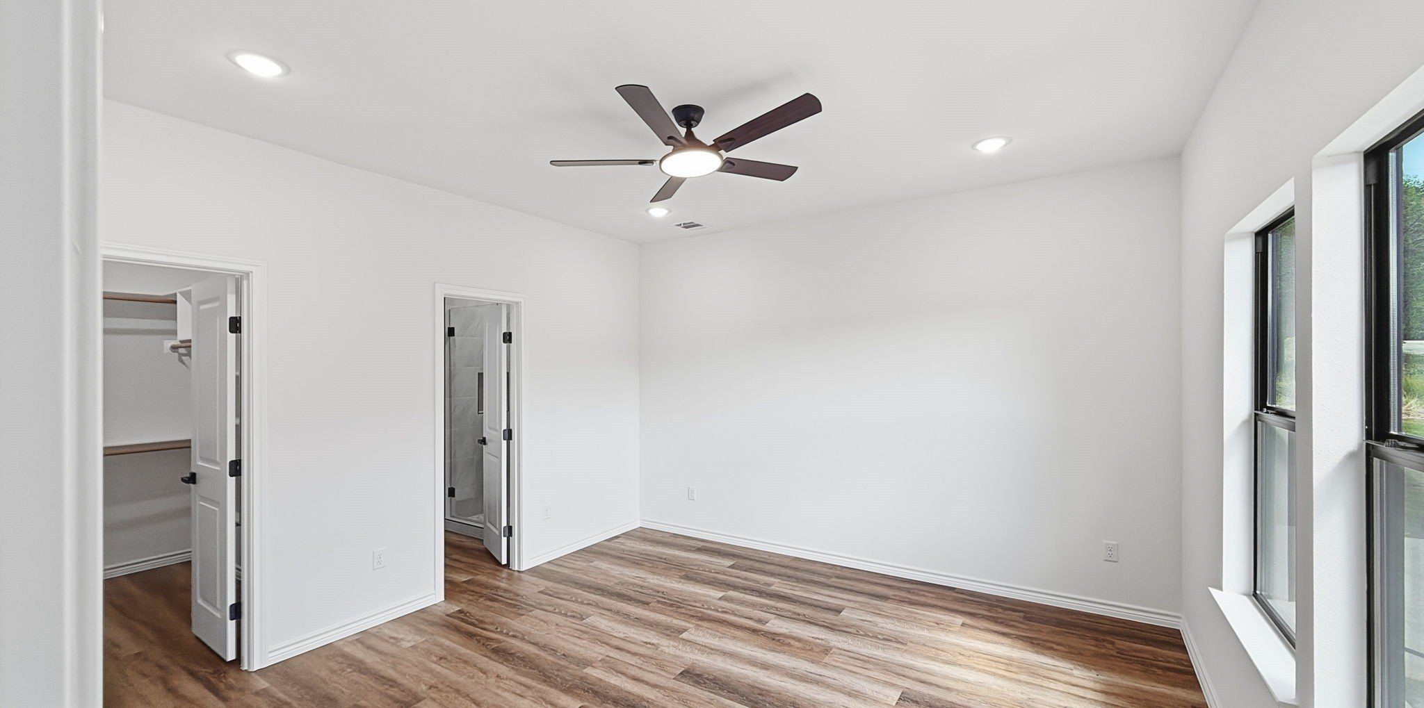 2310 Morningside Drive. Granbury, TX 76048