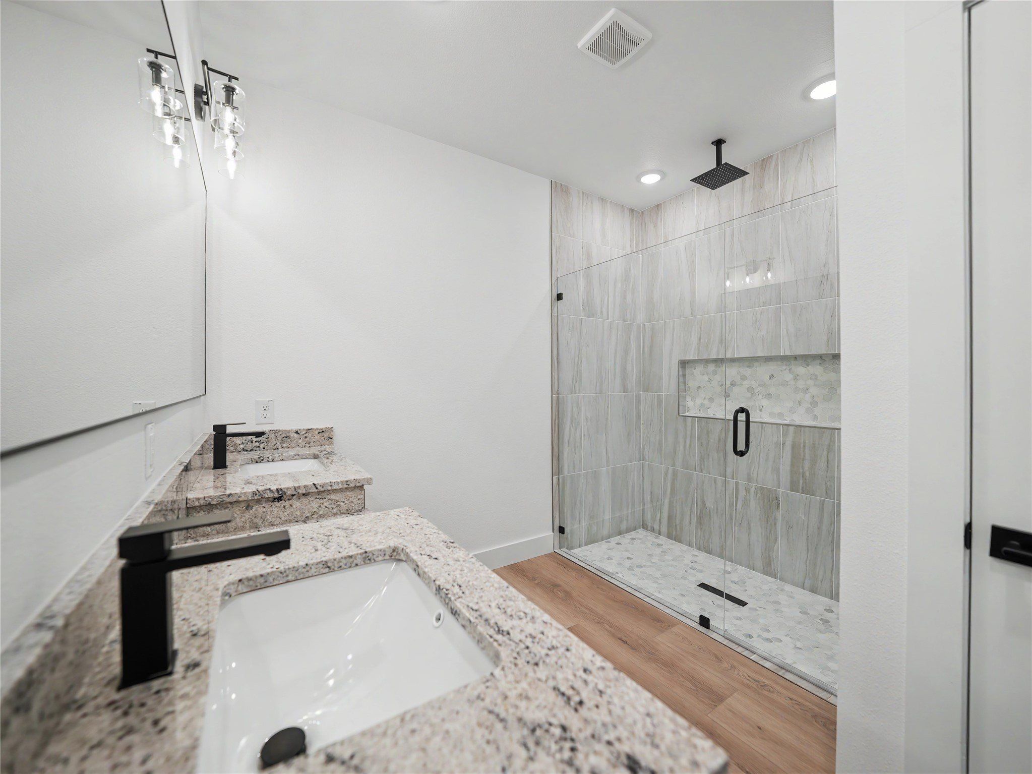 113 Dennis Drive. Azle, TX 76020