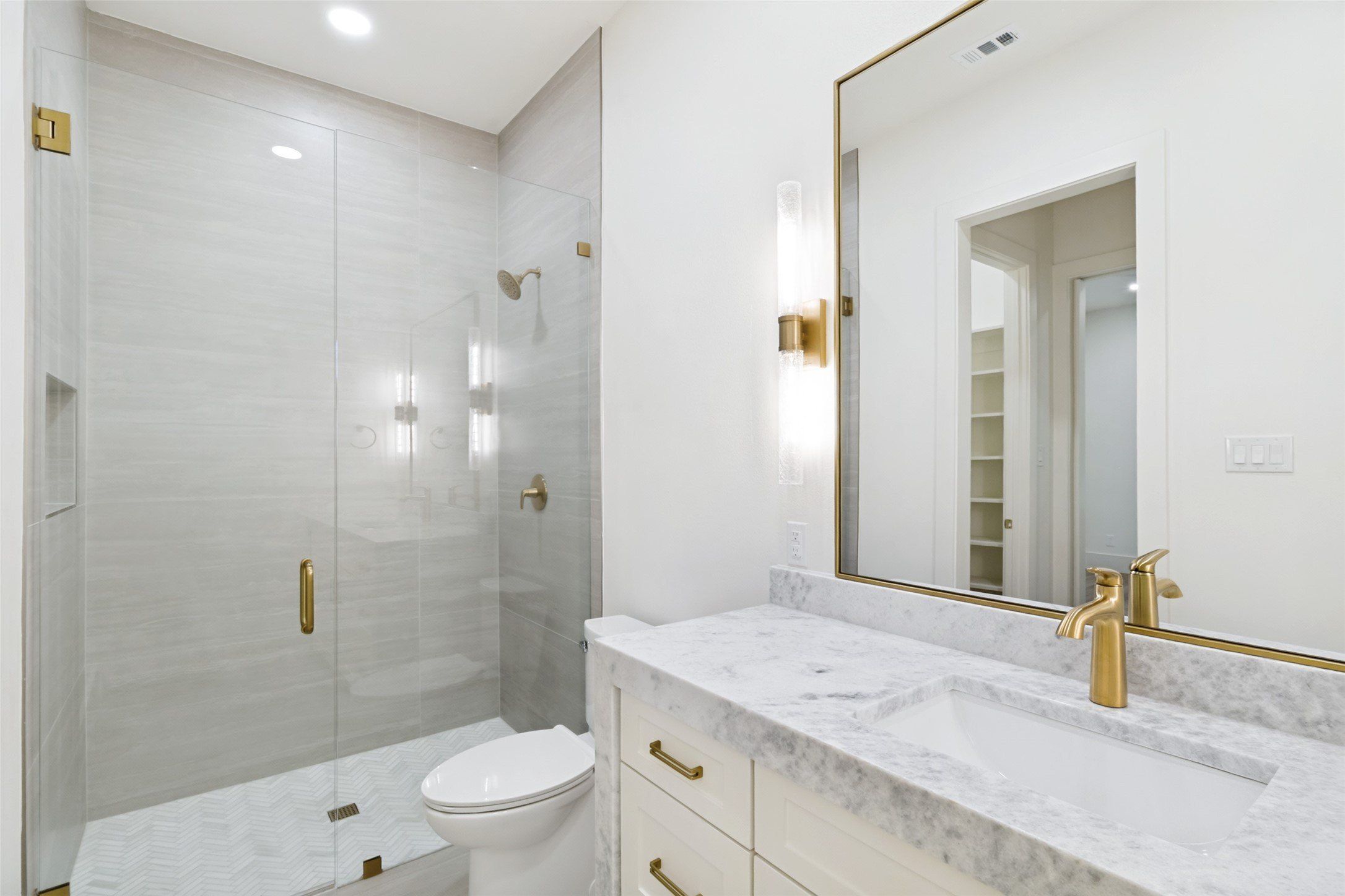 539 Classen Drive. Dallas, TX 75218