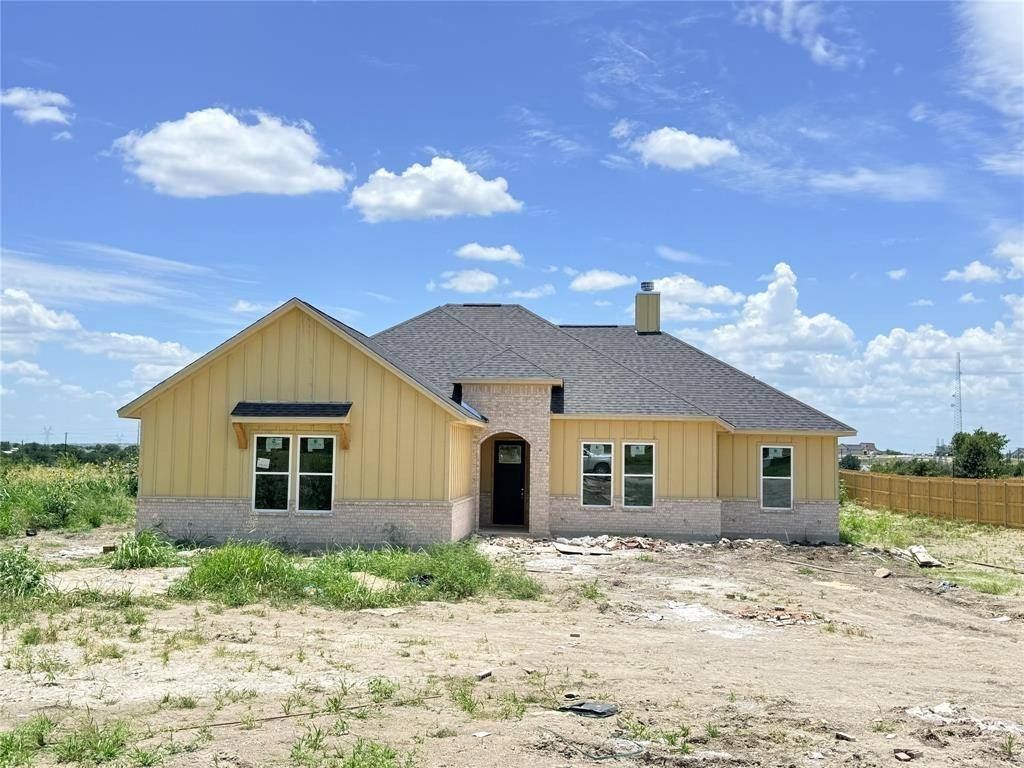 1016 Don Eve Court. Azle, TX 76020