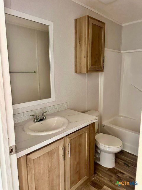 872 Main Loop Rd. Waelder, TX 78959