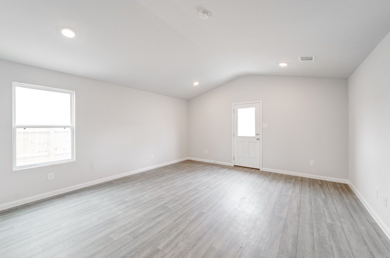321 Hudson Lane. Milford, TX 76670