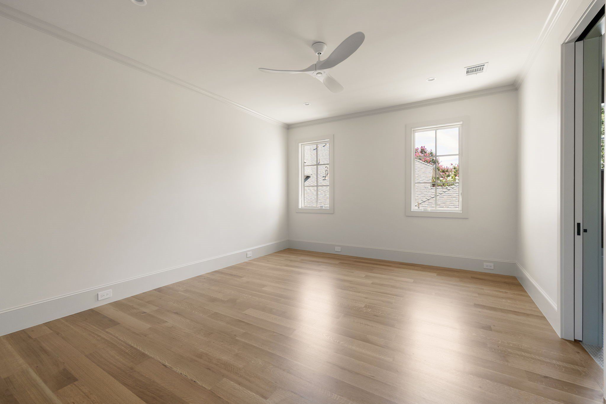 6526 Woodland Drive. Dallas, TX 75225