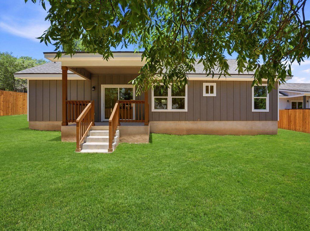 613 Elm St. Kerrville, TX 78028