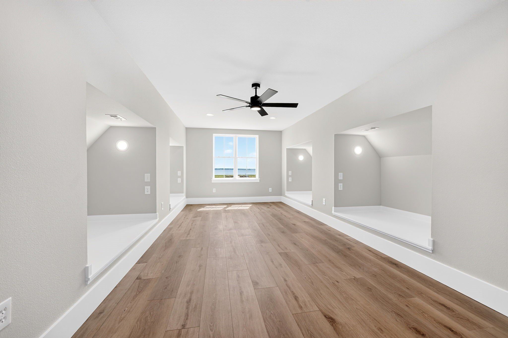 9525 E Shoreline Court. Kemp, TX 75143
