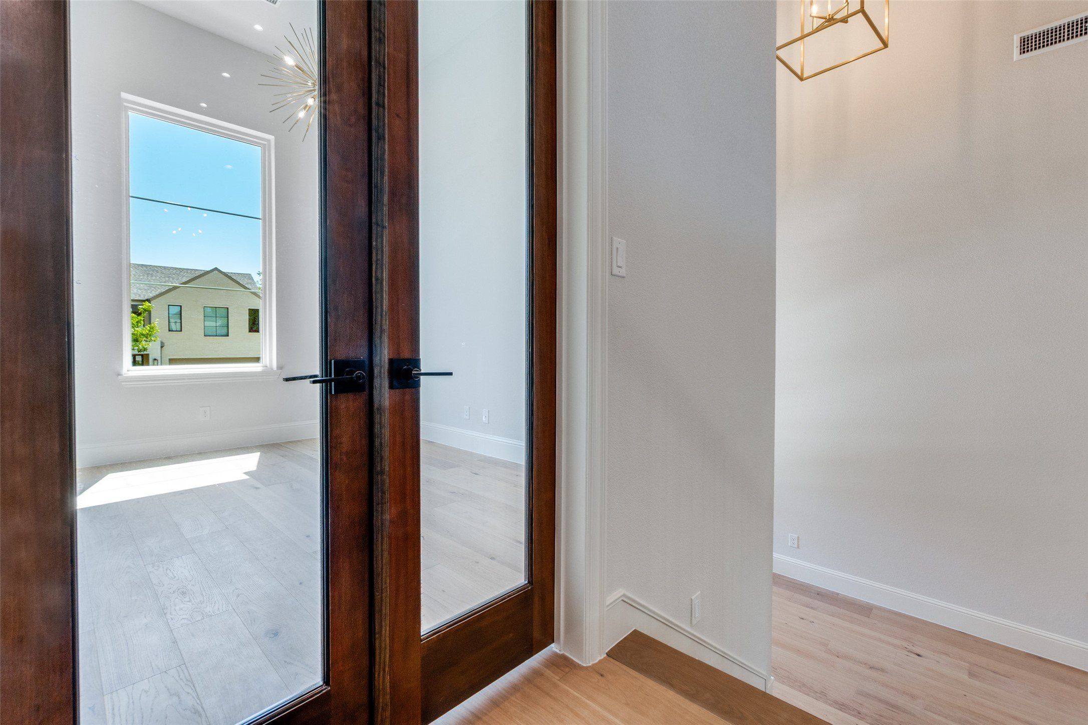3845 Van Ness Lane. Dallas, TX 75220