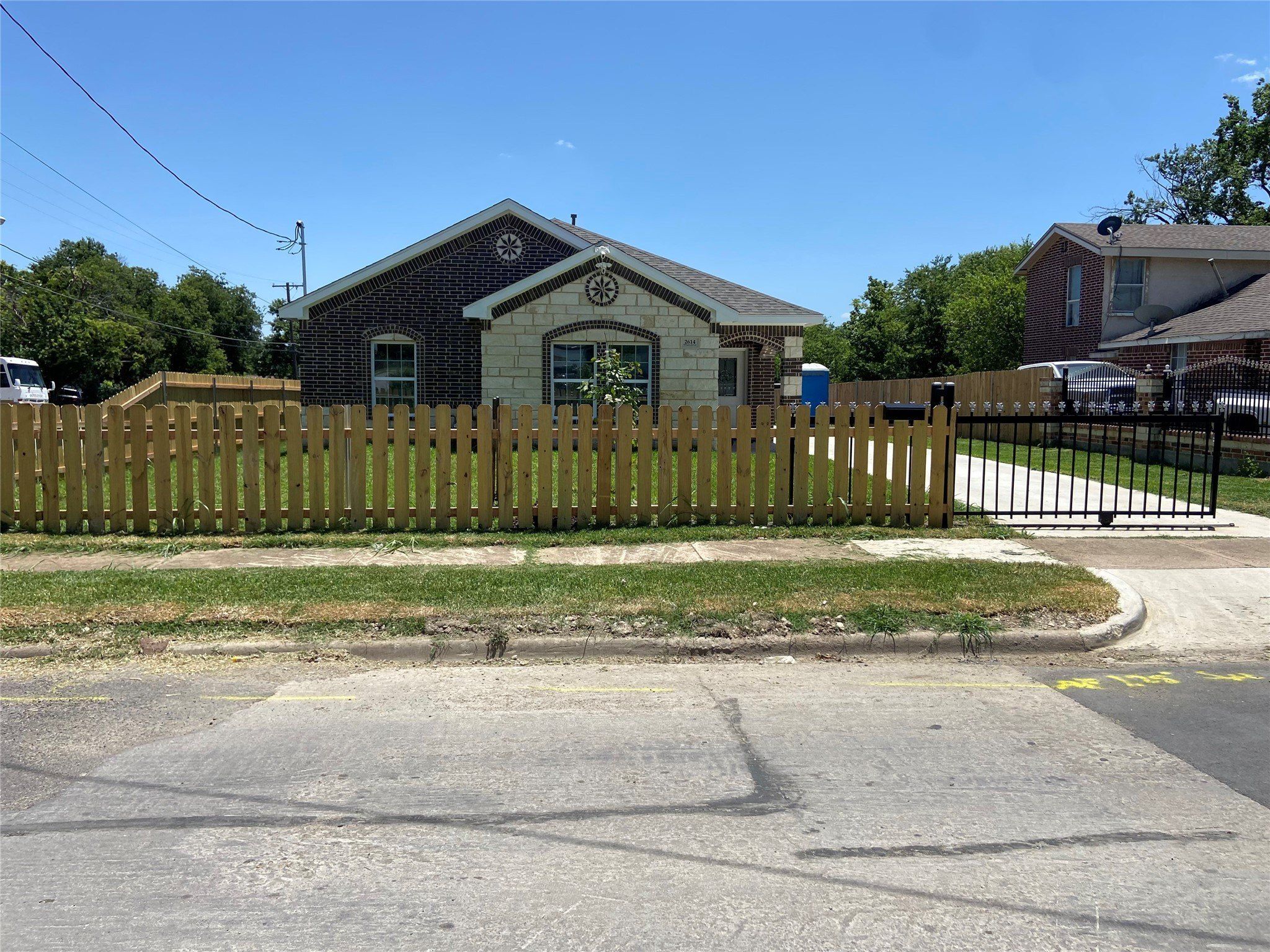 2614 Marjorie Avenue. Dallas, TX 75216