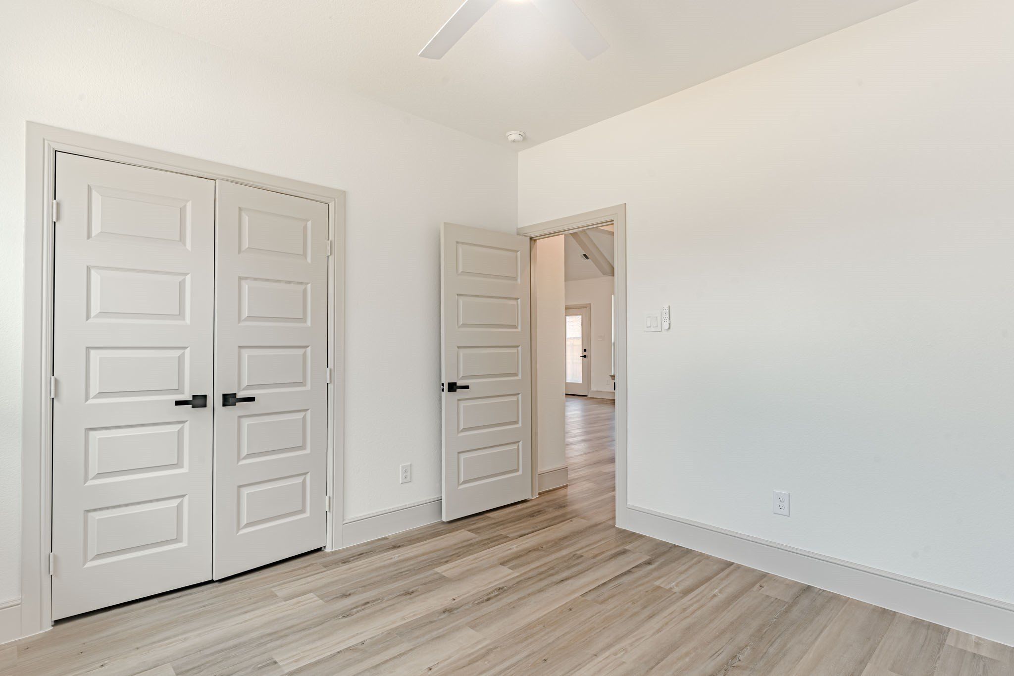 5712 Stonegate Circle. Granbury, TX 76048