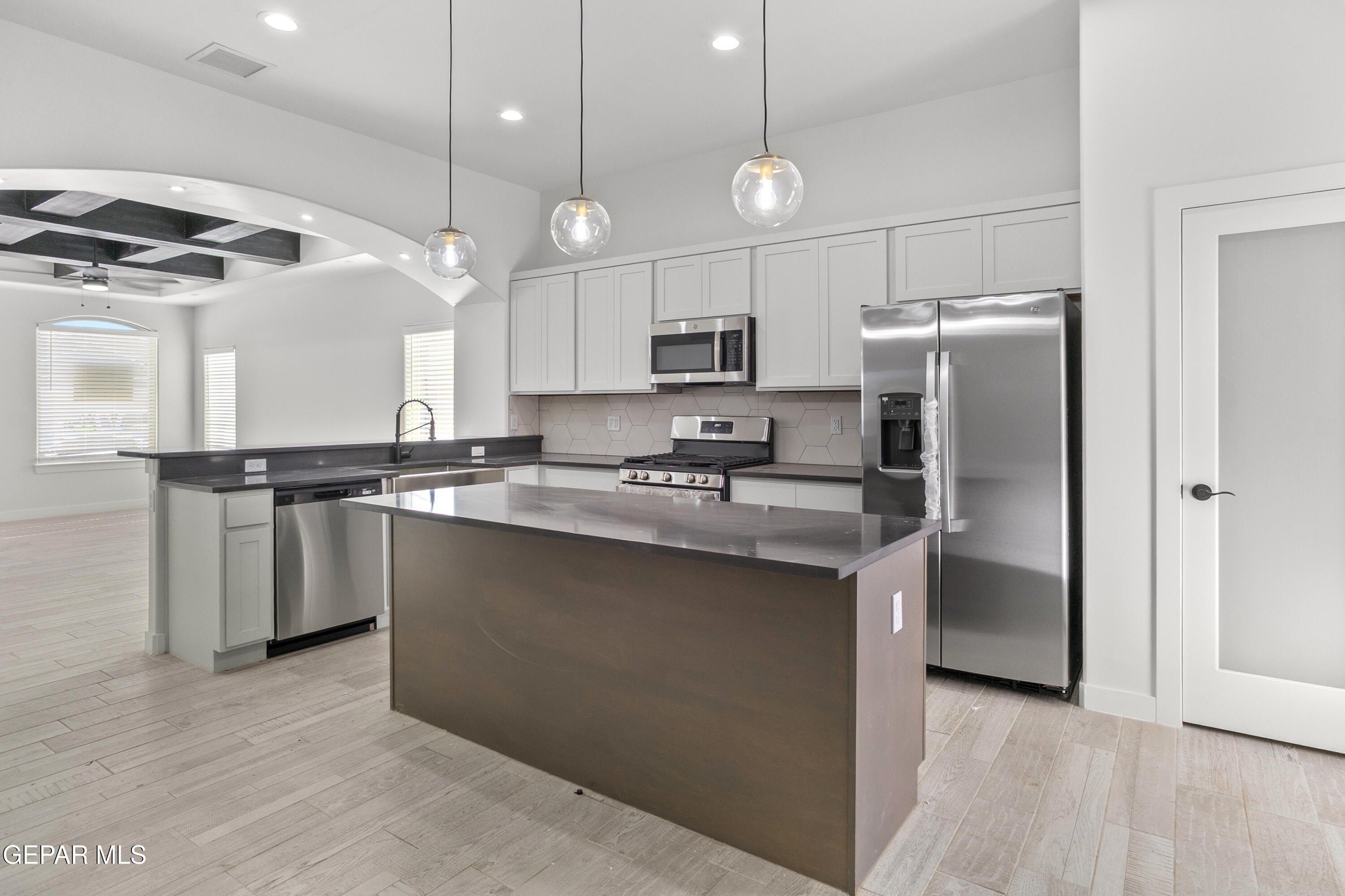 3877 Object Place. El Paso, TX 79938