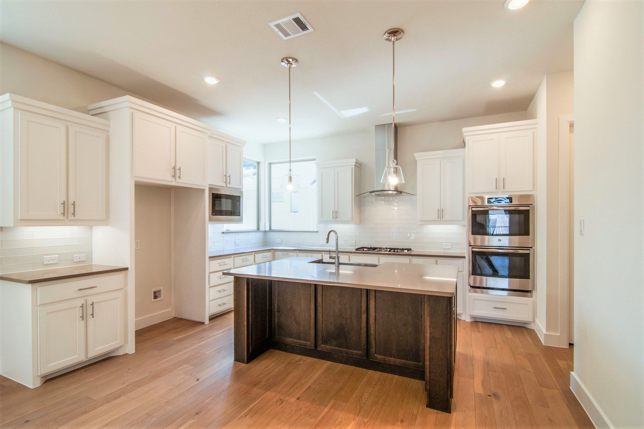 8221 Folcroft Lane. Dallas, TX 75231