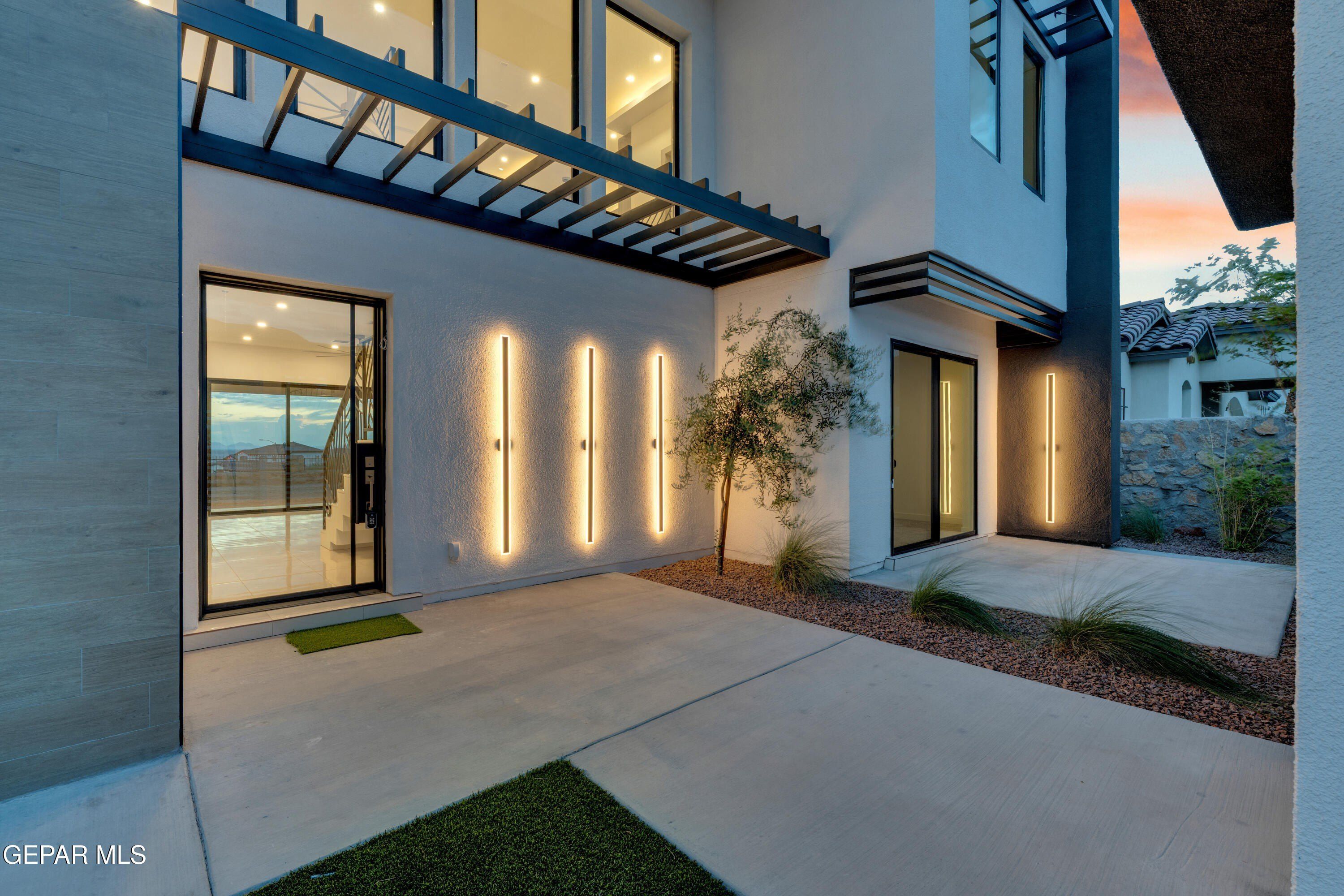 1281 Desert Night Street. El Paso, TX 79912