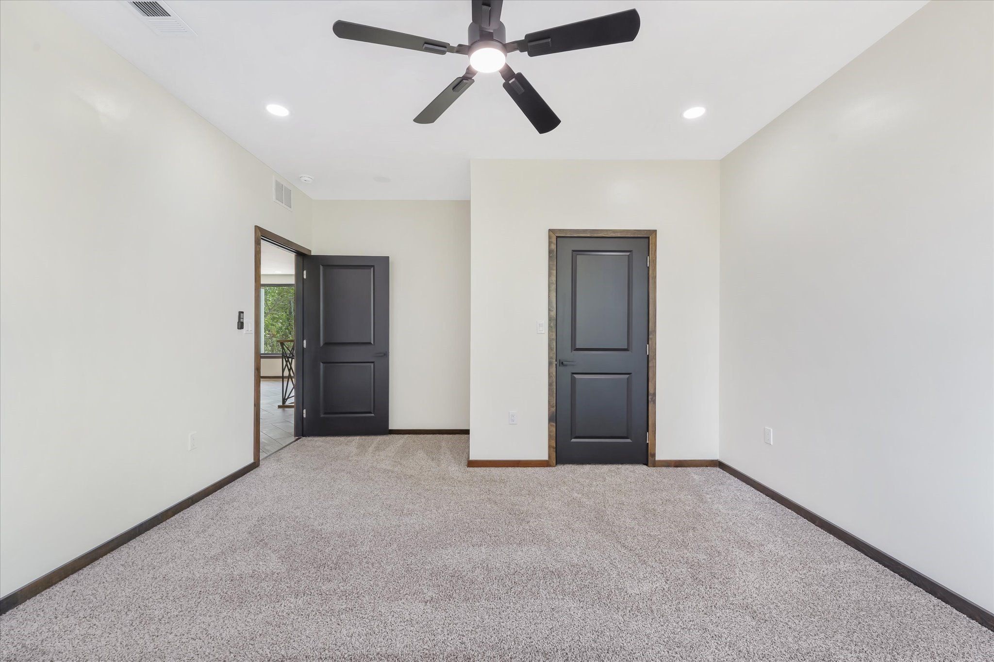 6027 Verde Way. Dallas, TX 75211