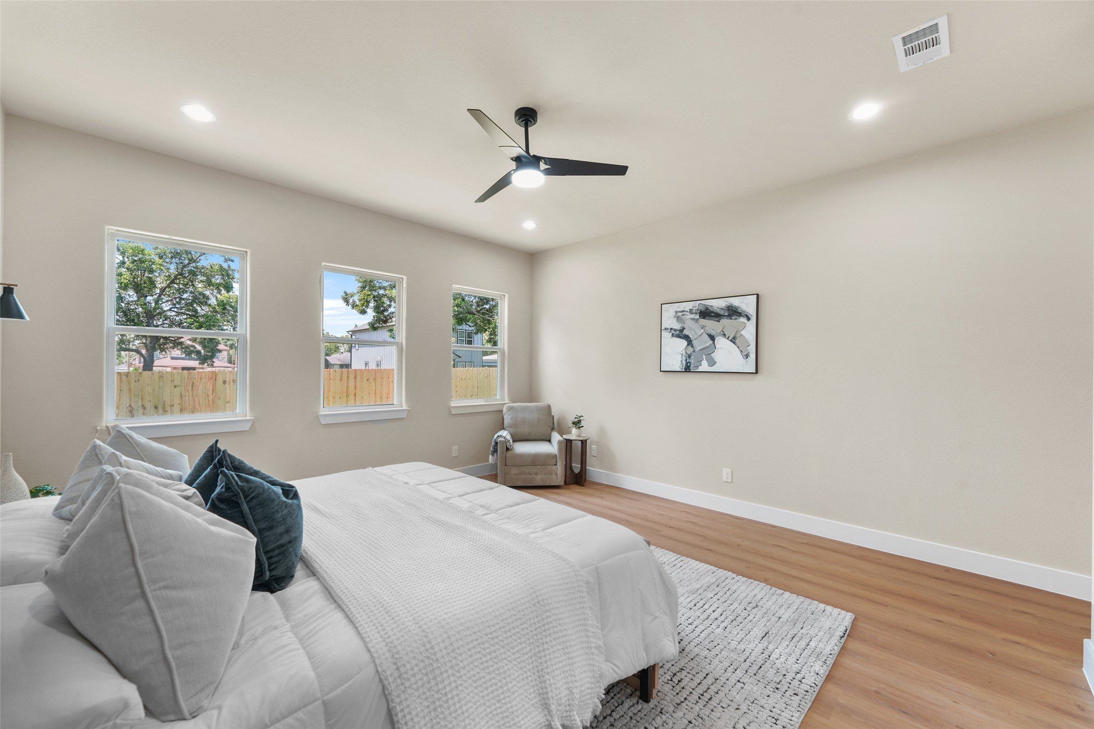 8918 Wadlington Avenue. Dallas, TX 75217