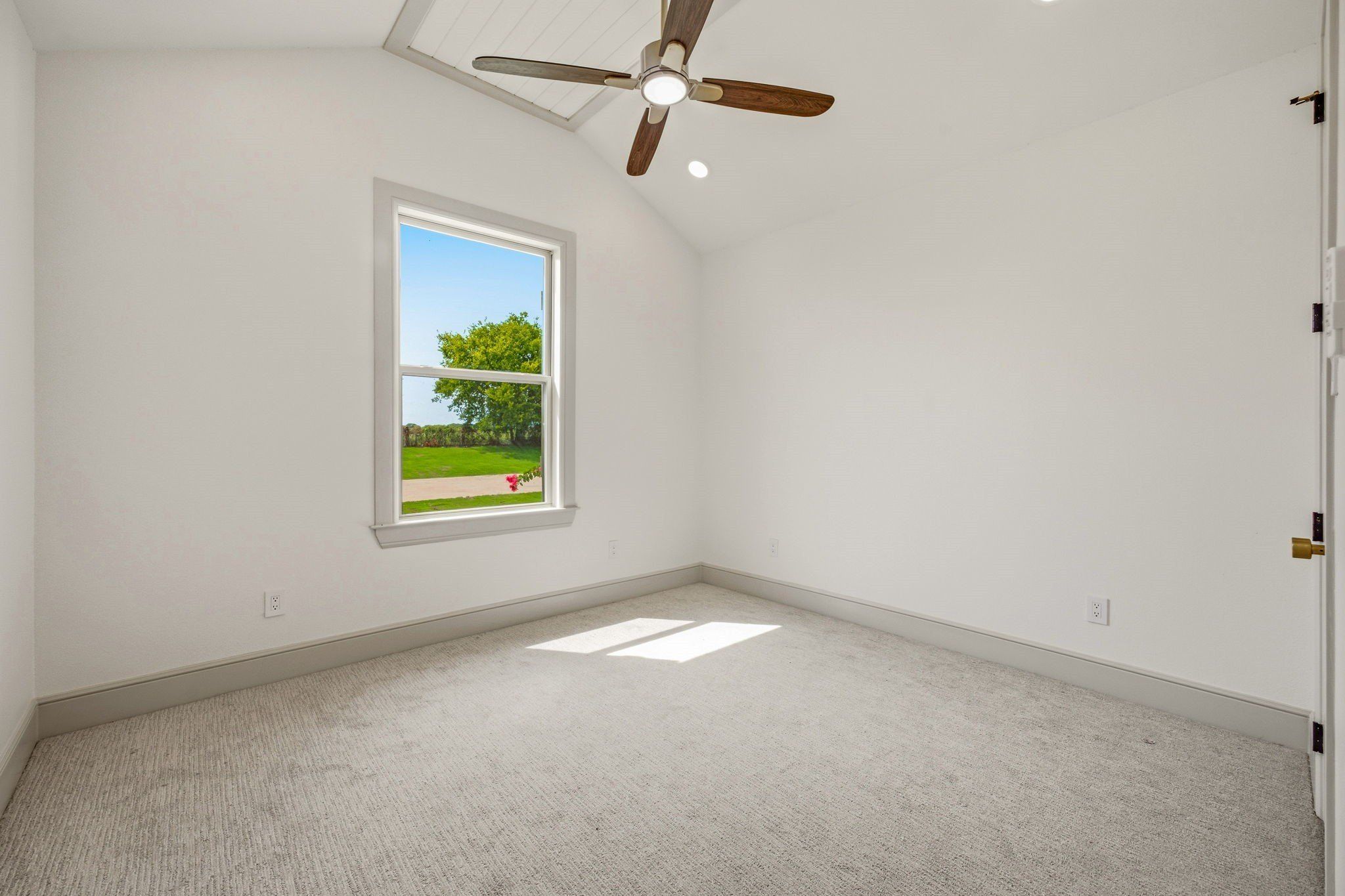 101 Eagle Court. Rainbow, TX 76077