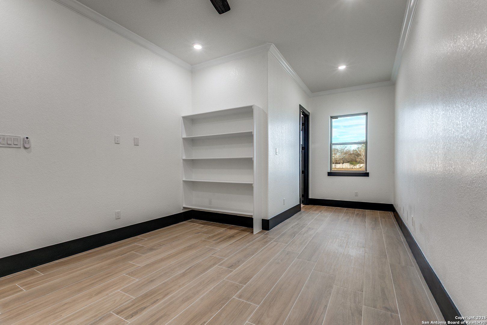 202 Venado Oaks. Castroville, TX 78009