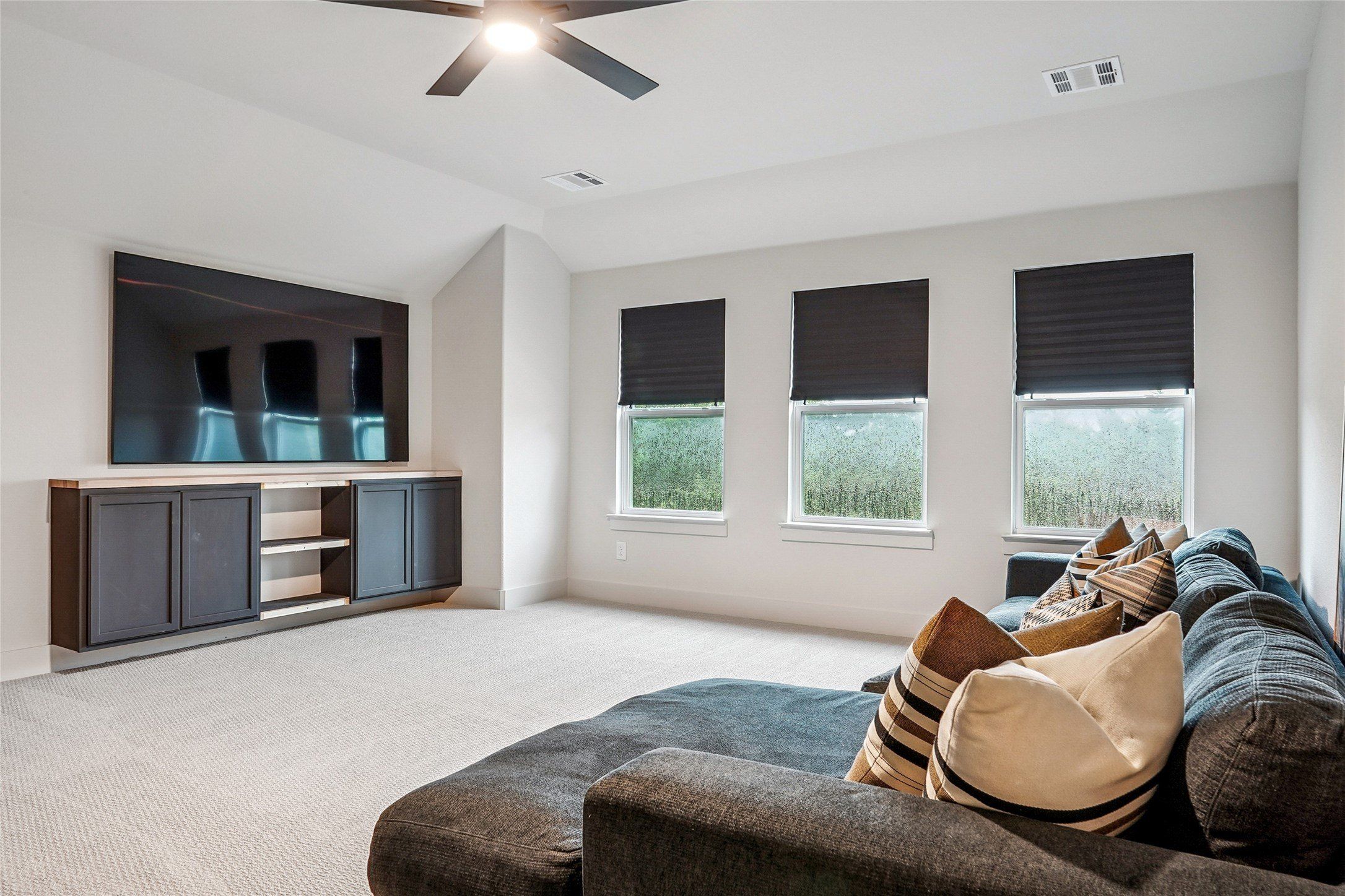 826 Townsman Court. Midlothian, TX 76065