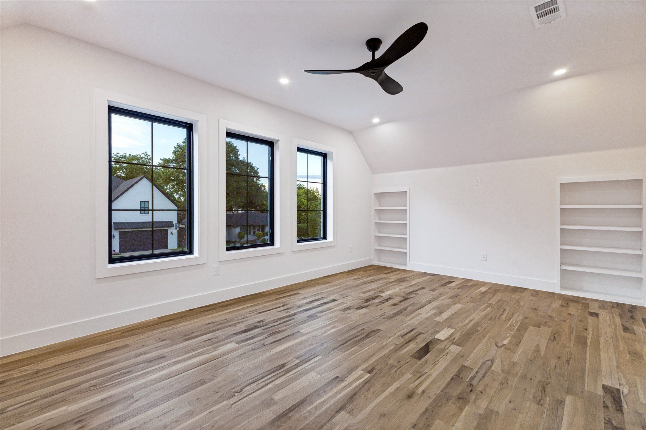 10320 Lynford Drive. Dallas, TX 75238