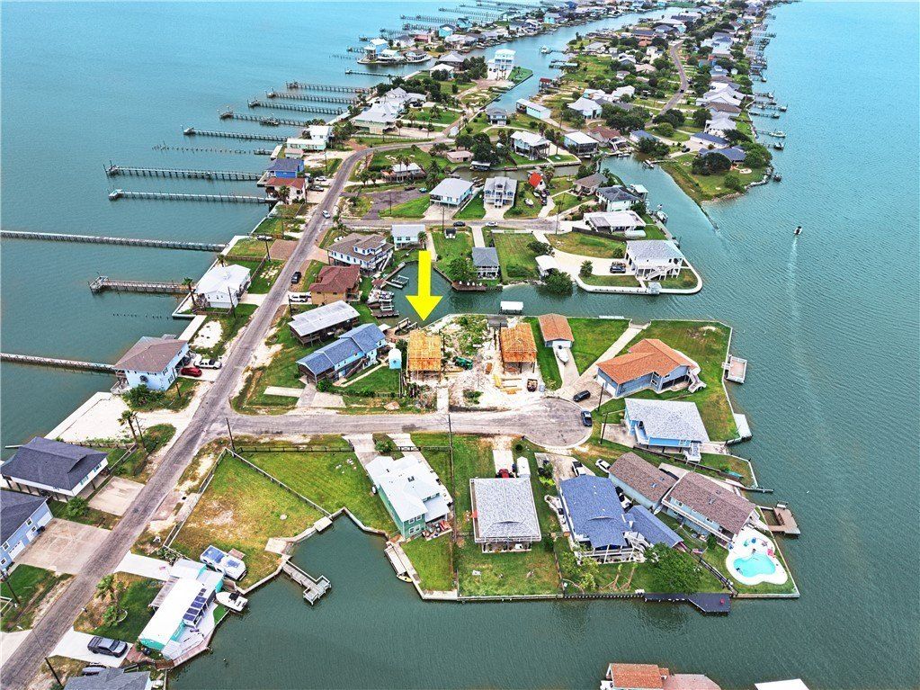 9 Scallop Lane. Rockport, TX 78382