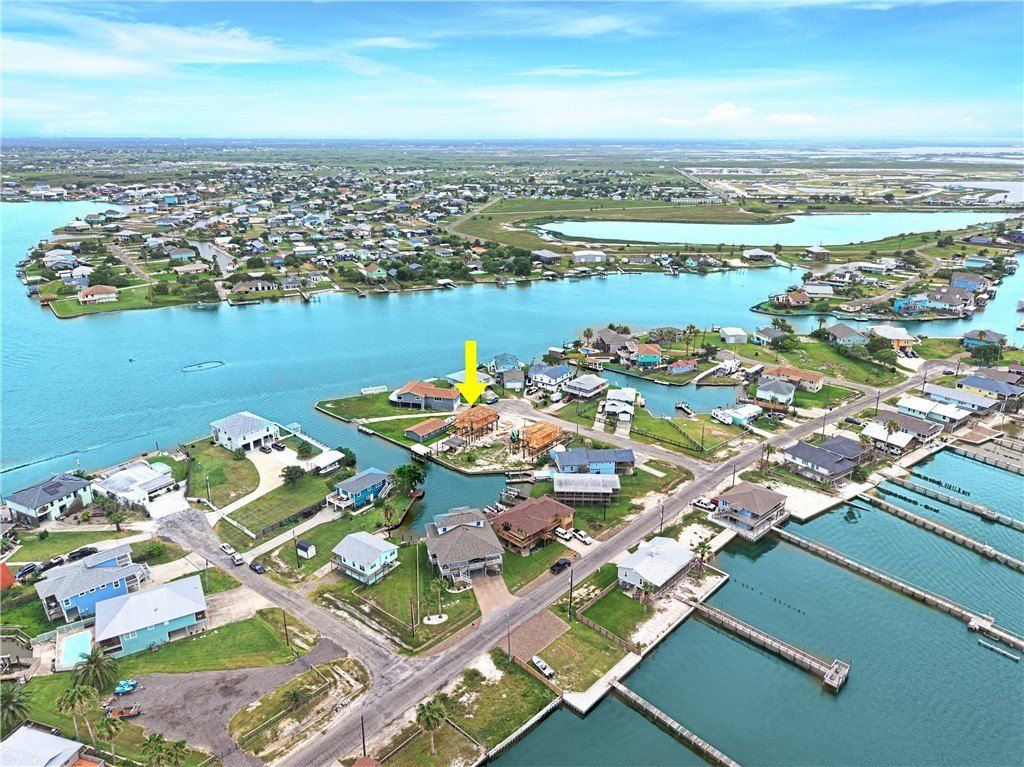 8 Scallop Lane. Rockport, TX 78382