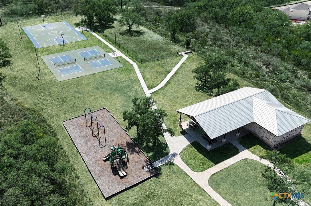 2351 Bobby Bend. San Antonio, TX 78245