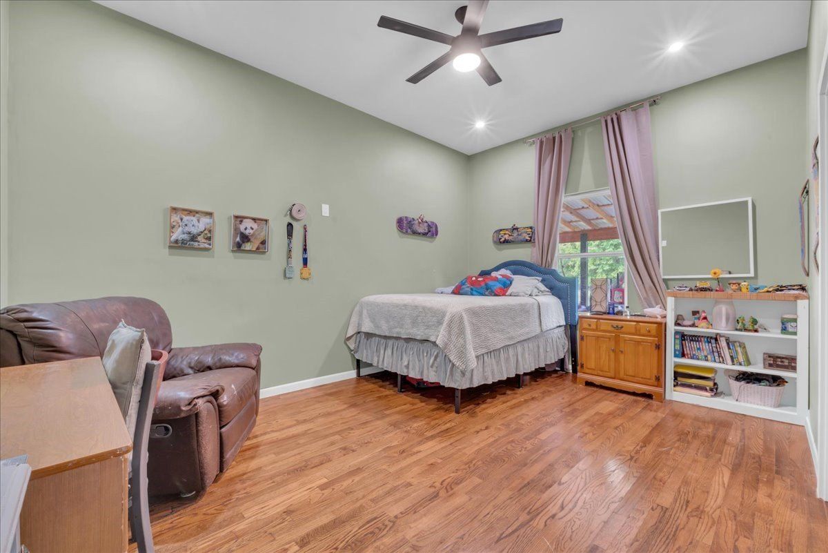 4120 Benjamin Drive. Malakoff, TX 75148