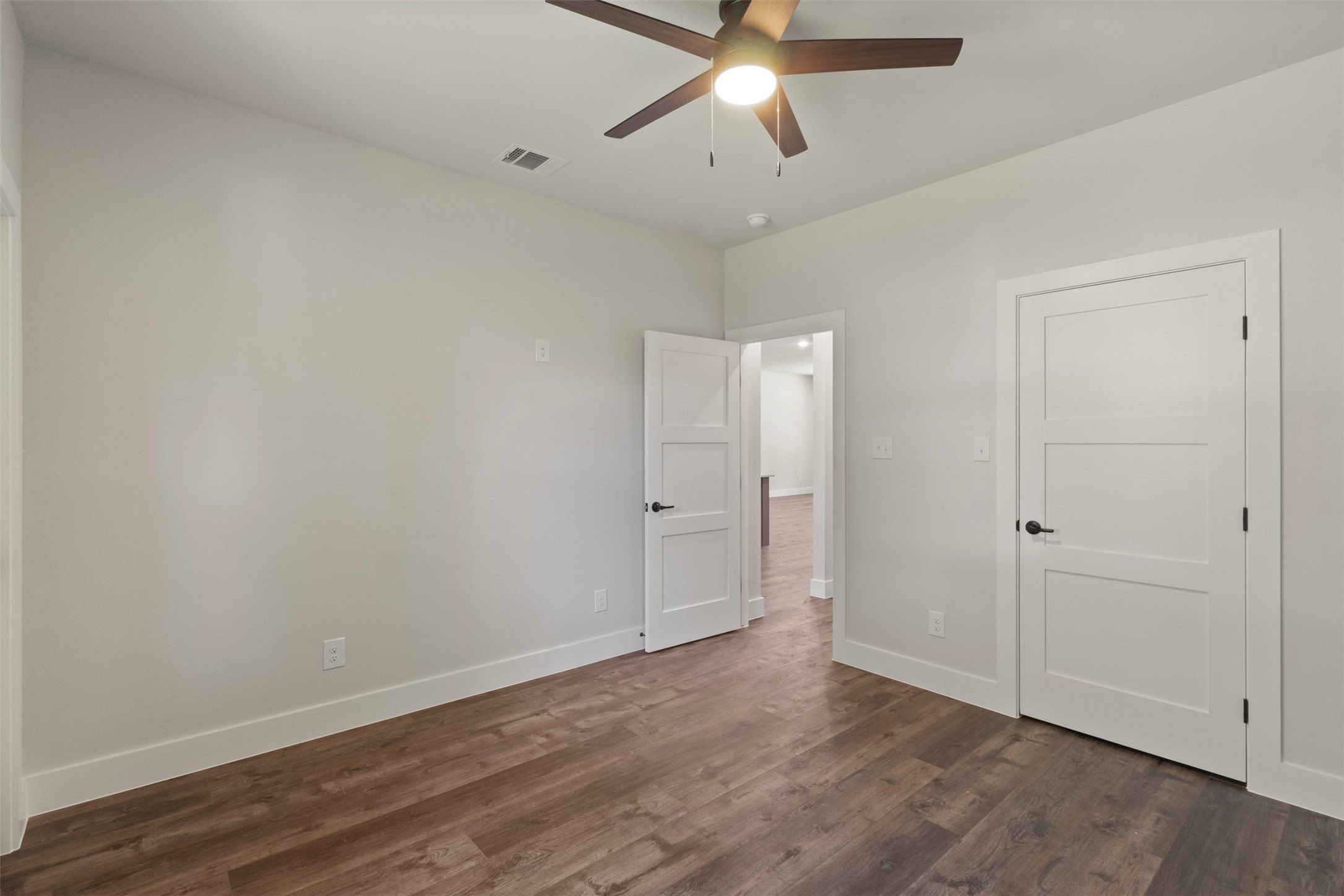 621 Oaklawn Drive. River Oaks, TX 76114