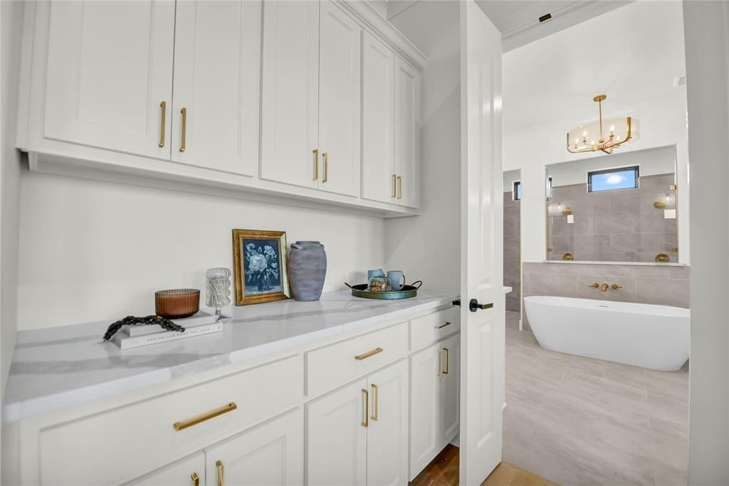 5017 Frost Creek. Aledo, TX 76008