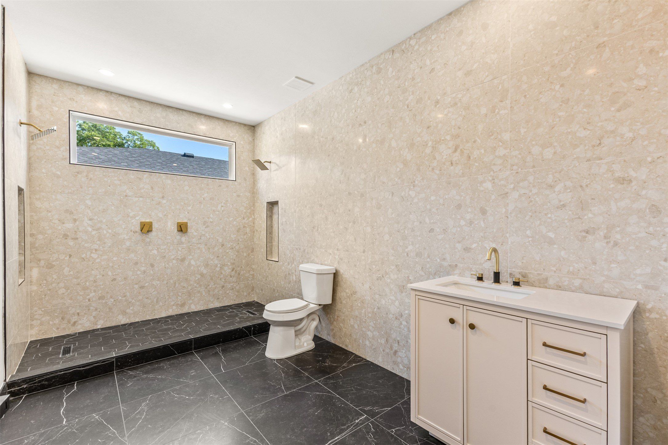 438 Bonnie View Road. Dallas, TX 75203