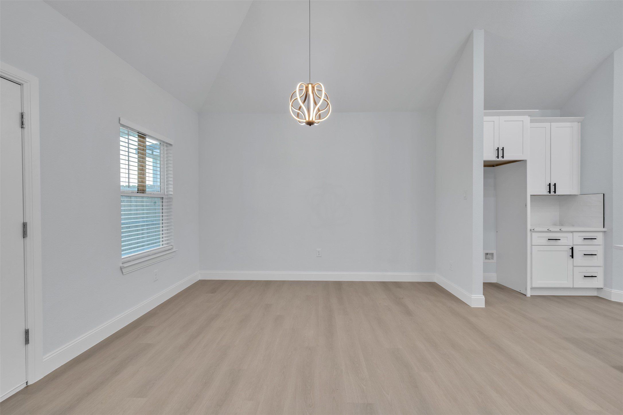 5212 Cox Street. Fort Worth, TX 76105