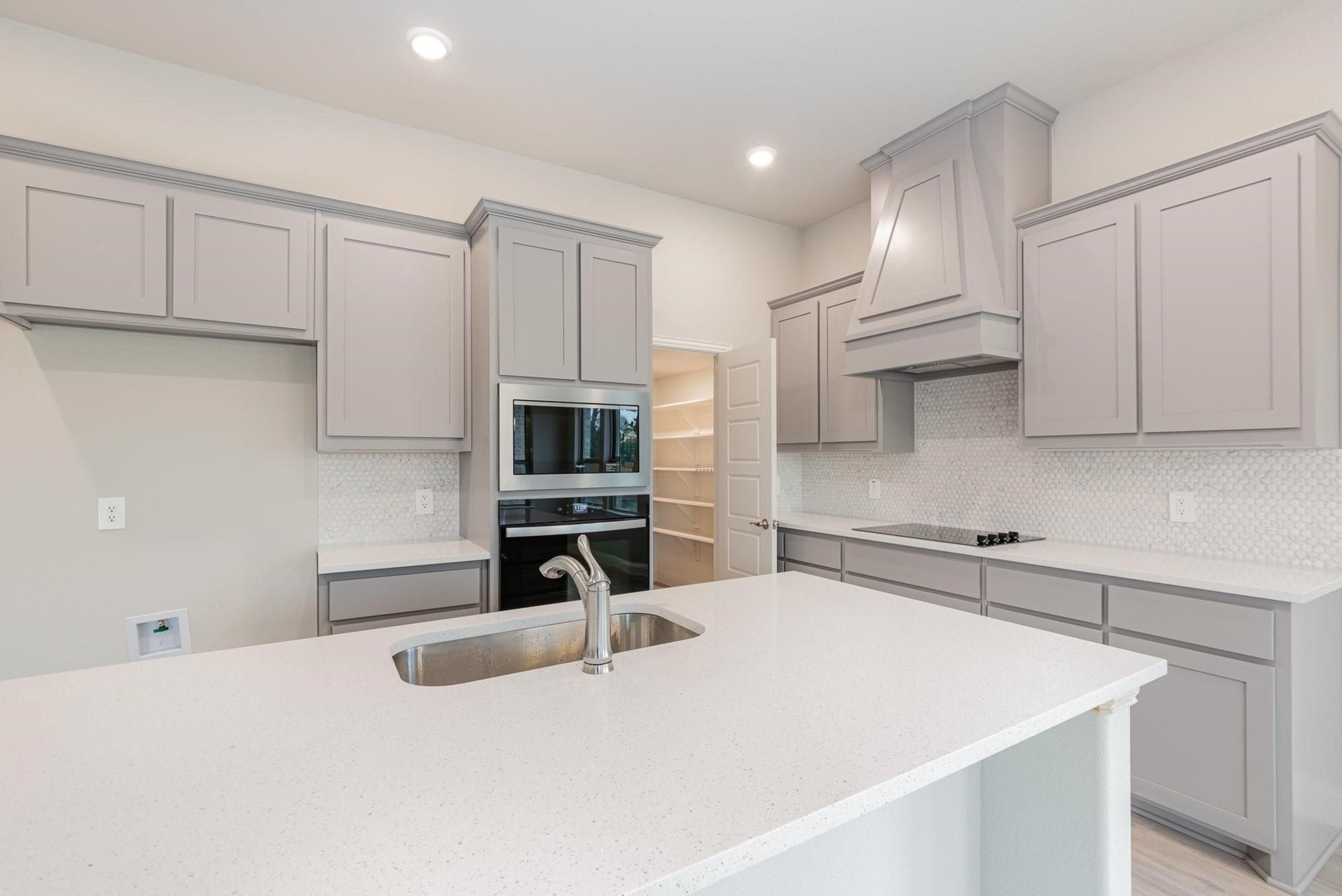 1019 Ella. Desoto, TX 75115
