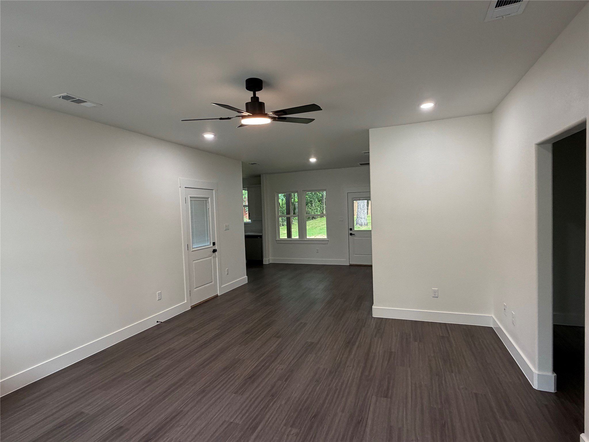 605 W Walker Street. Denison, TX 75020