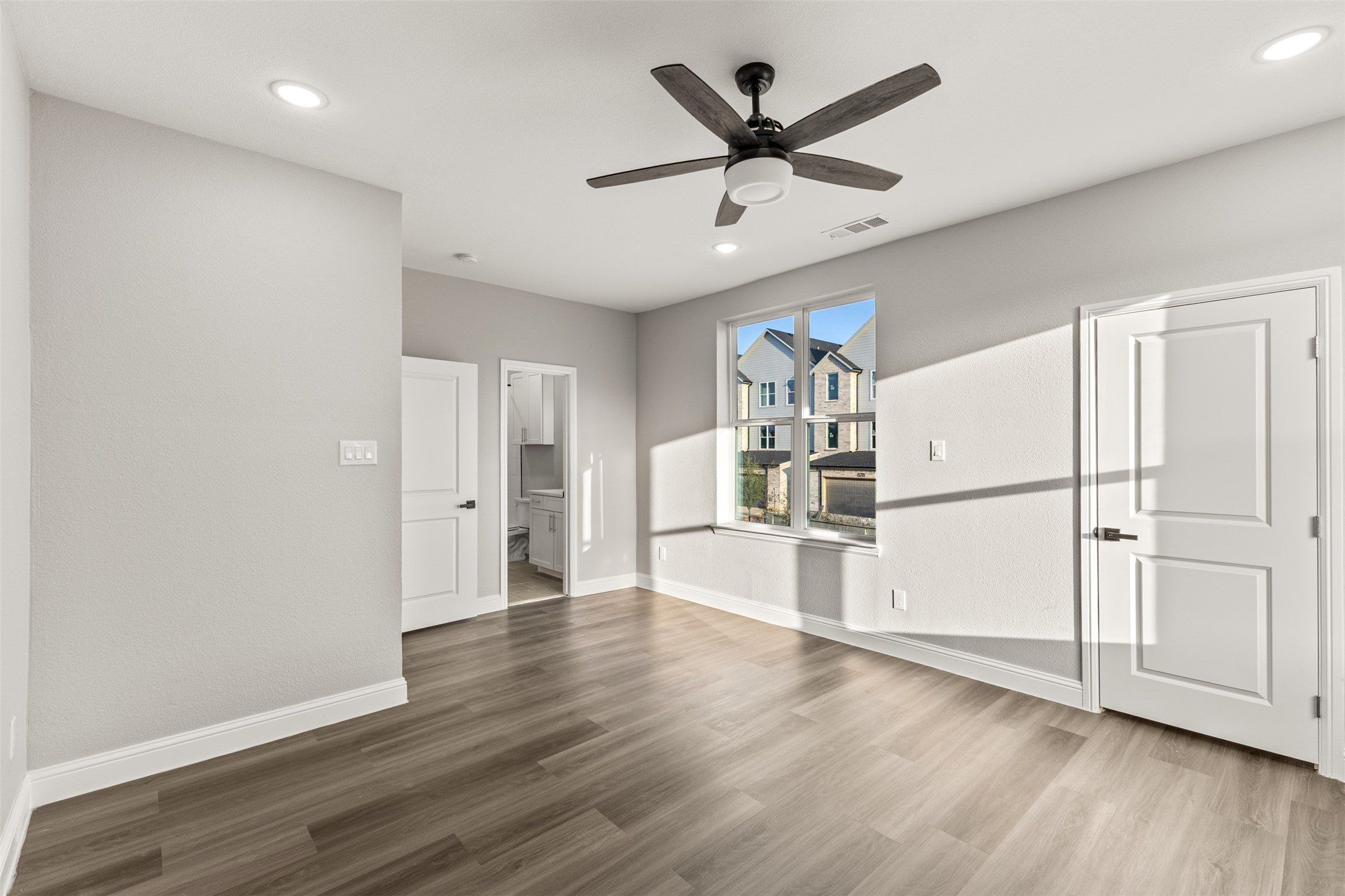 829 Premier Parkway. Grand Prairie, TX 75051