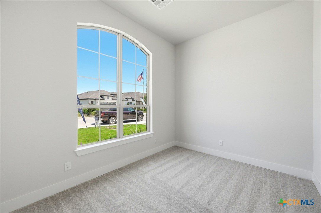 255 White Oak. Castroville, TX 78009