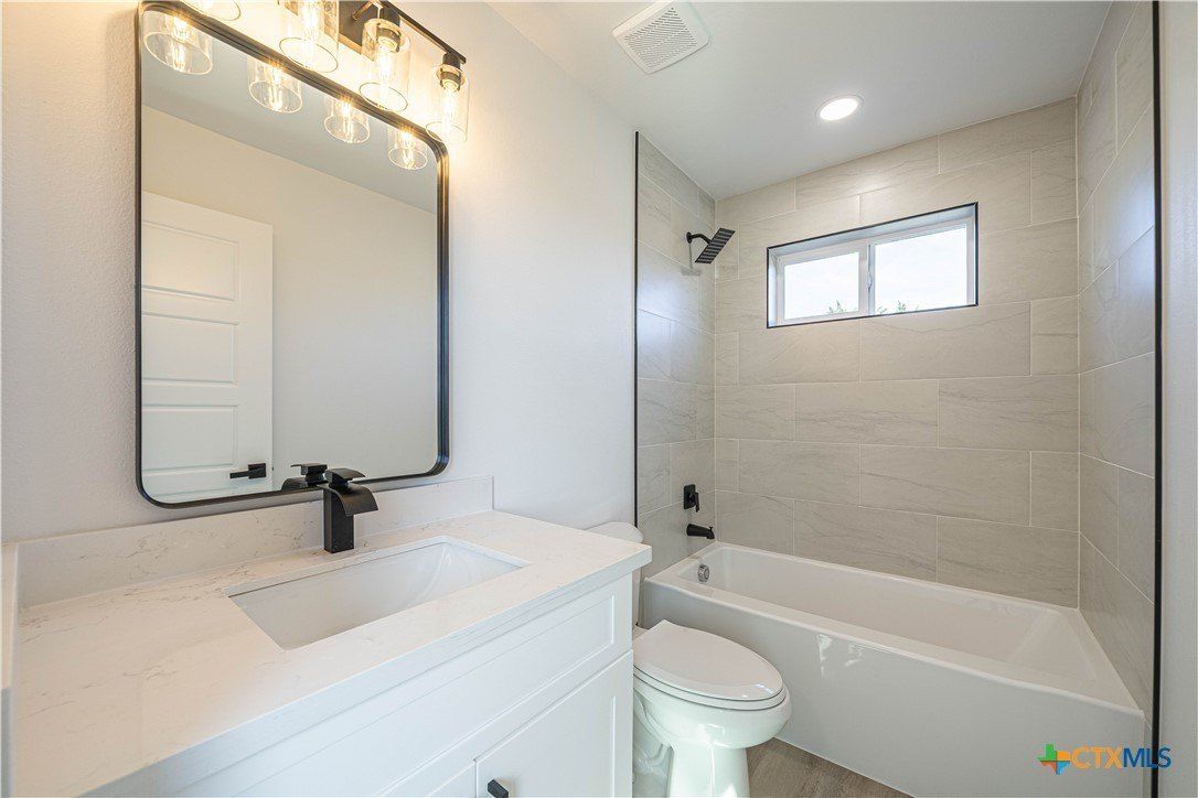 4 Huisache Lane. Wimberley, TX 78676