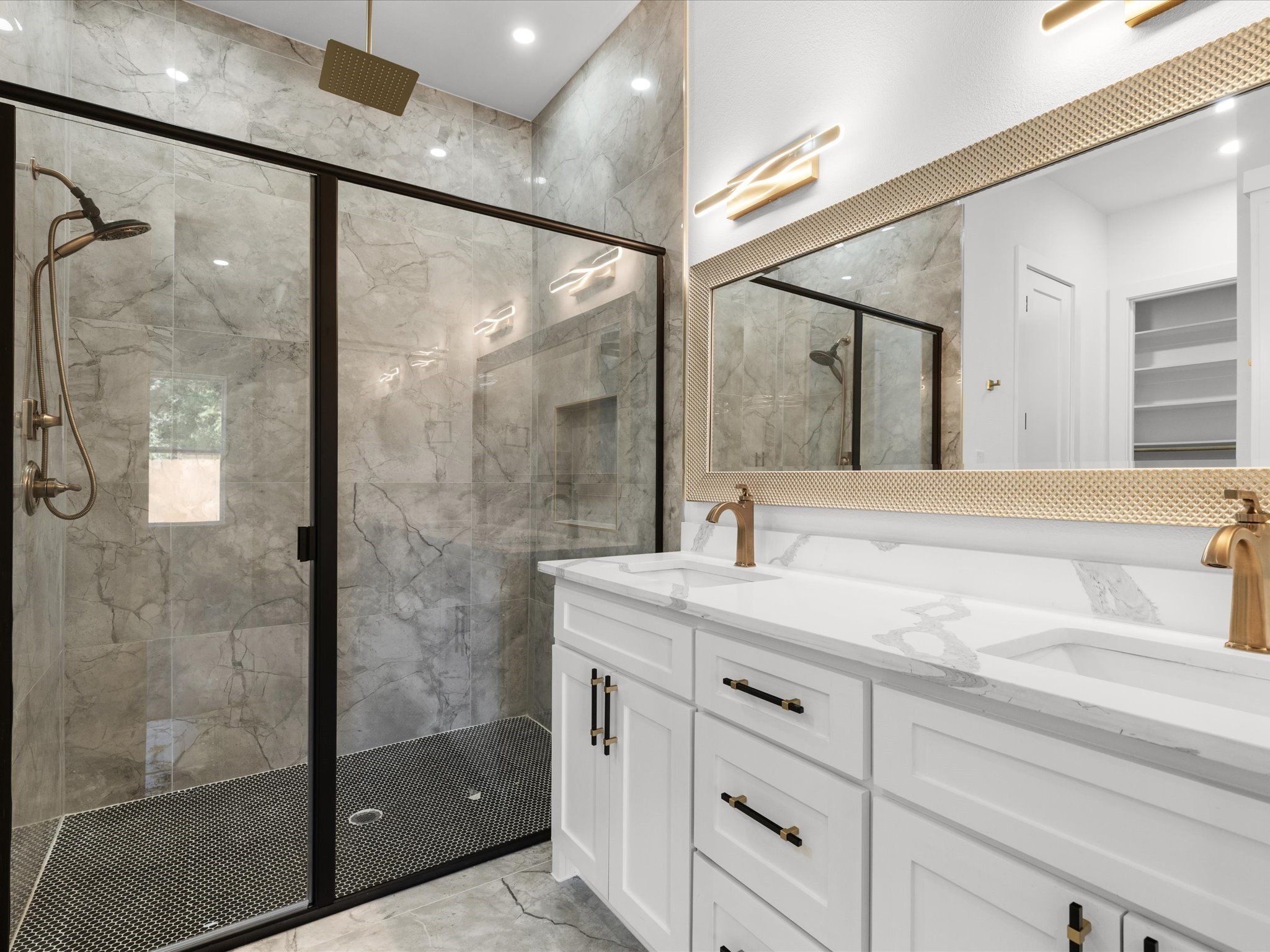 4233 Avenue H. Fort Worth, TX 76105