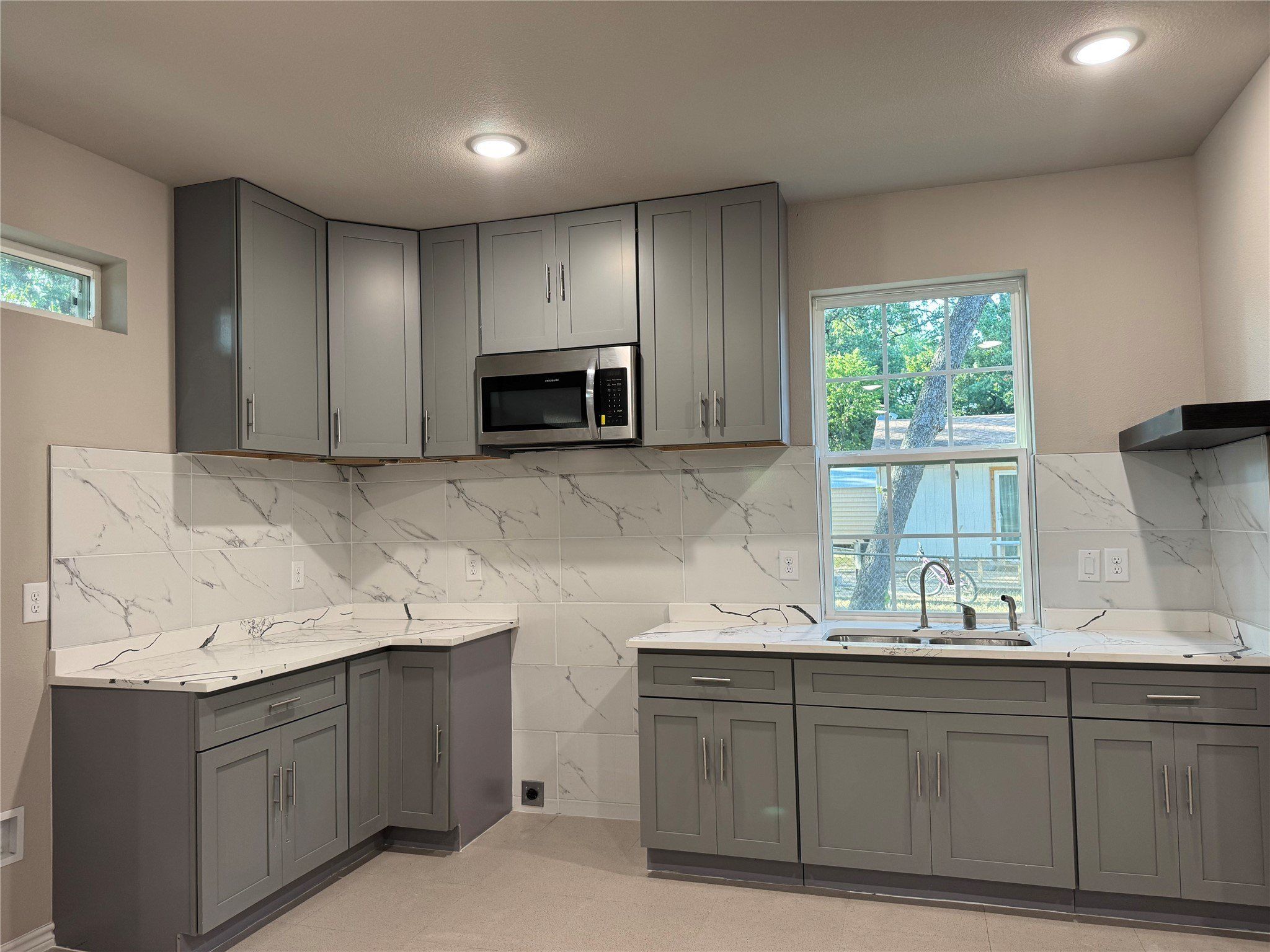 3203 Sherry Lane. Balch Springs, TX 75180