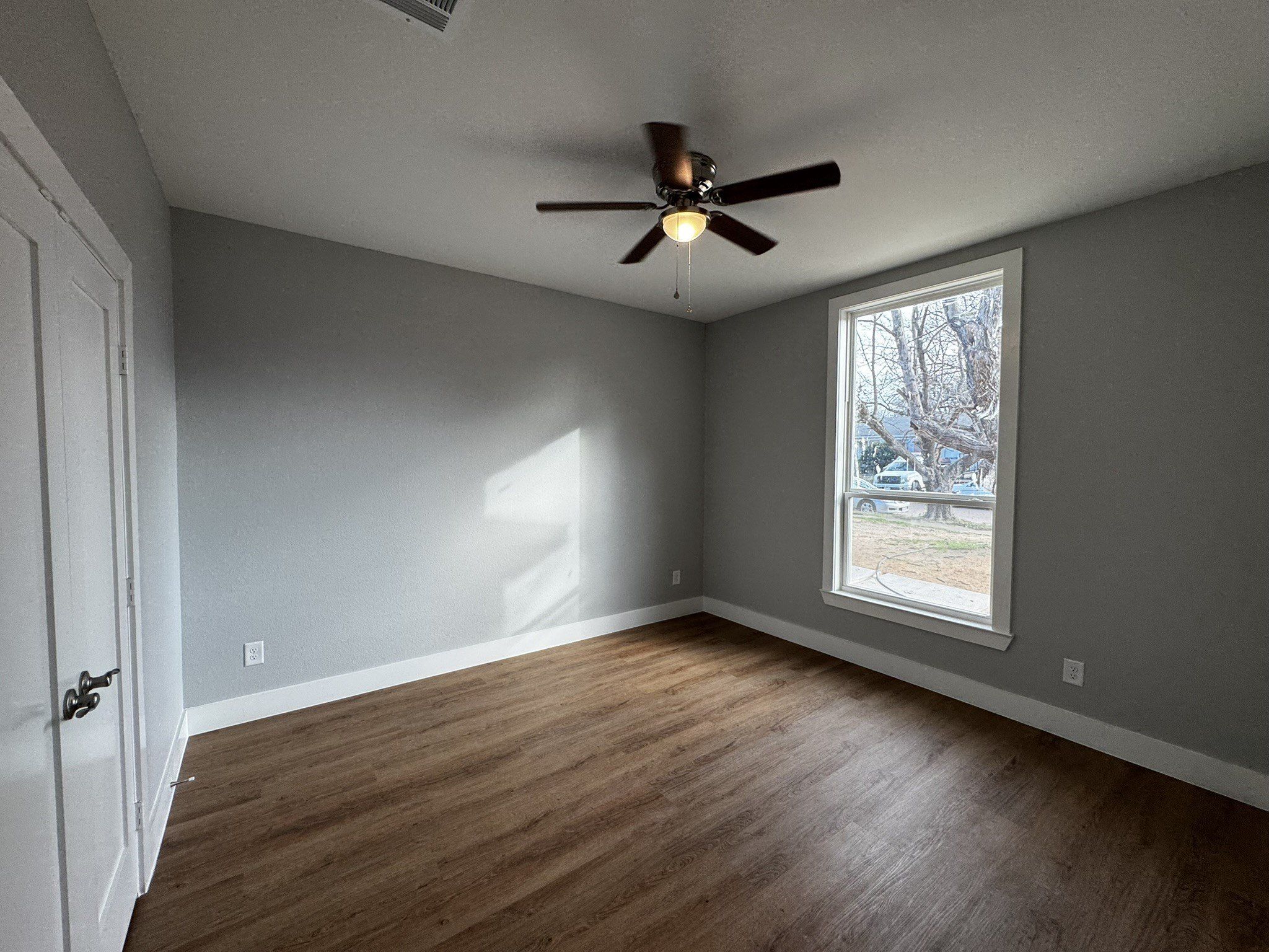 2533 Jonesboro Avenue. Dallas, TX 75228