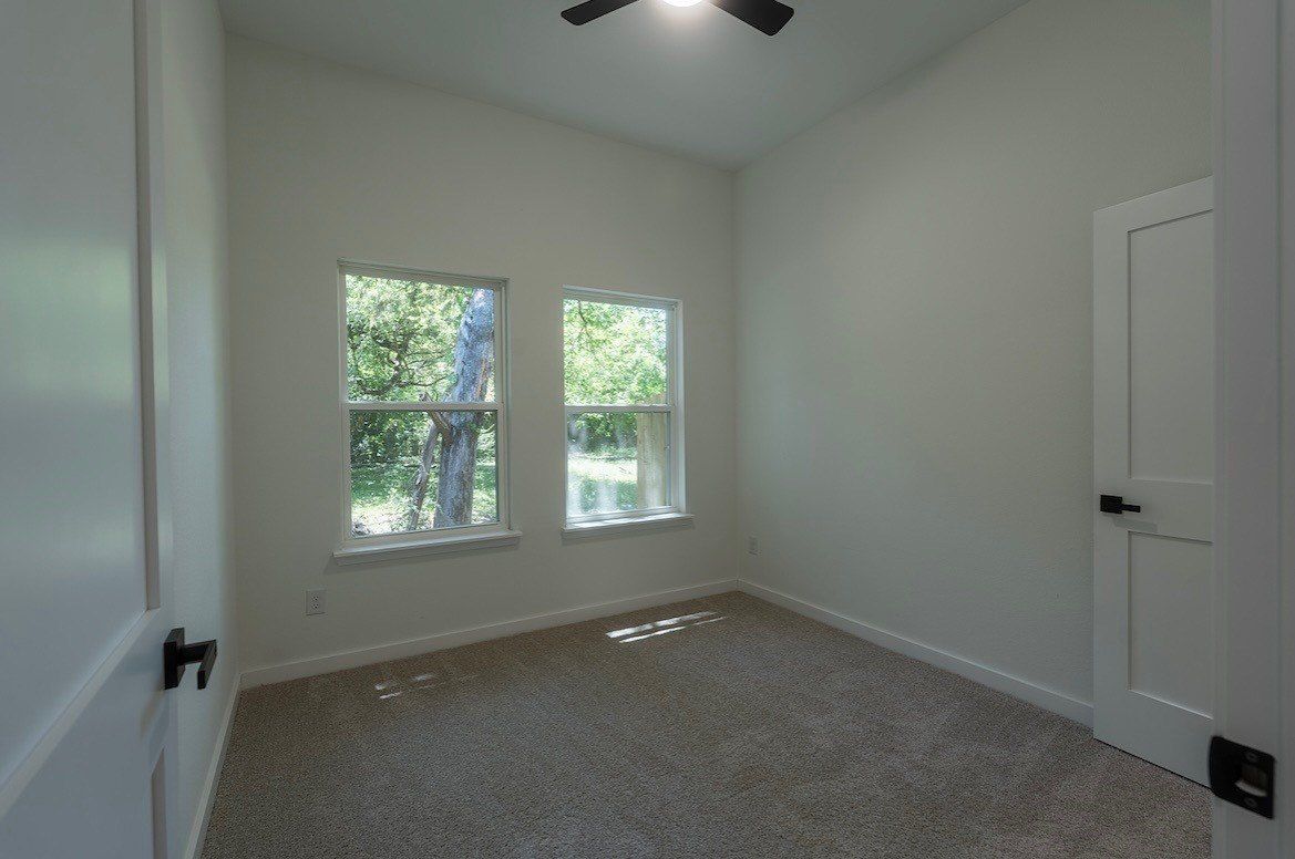 3315 Kyser. Dallas, TX 75216