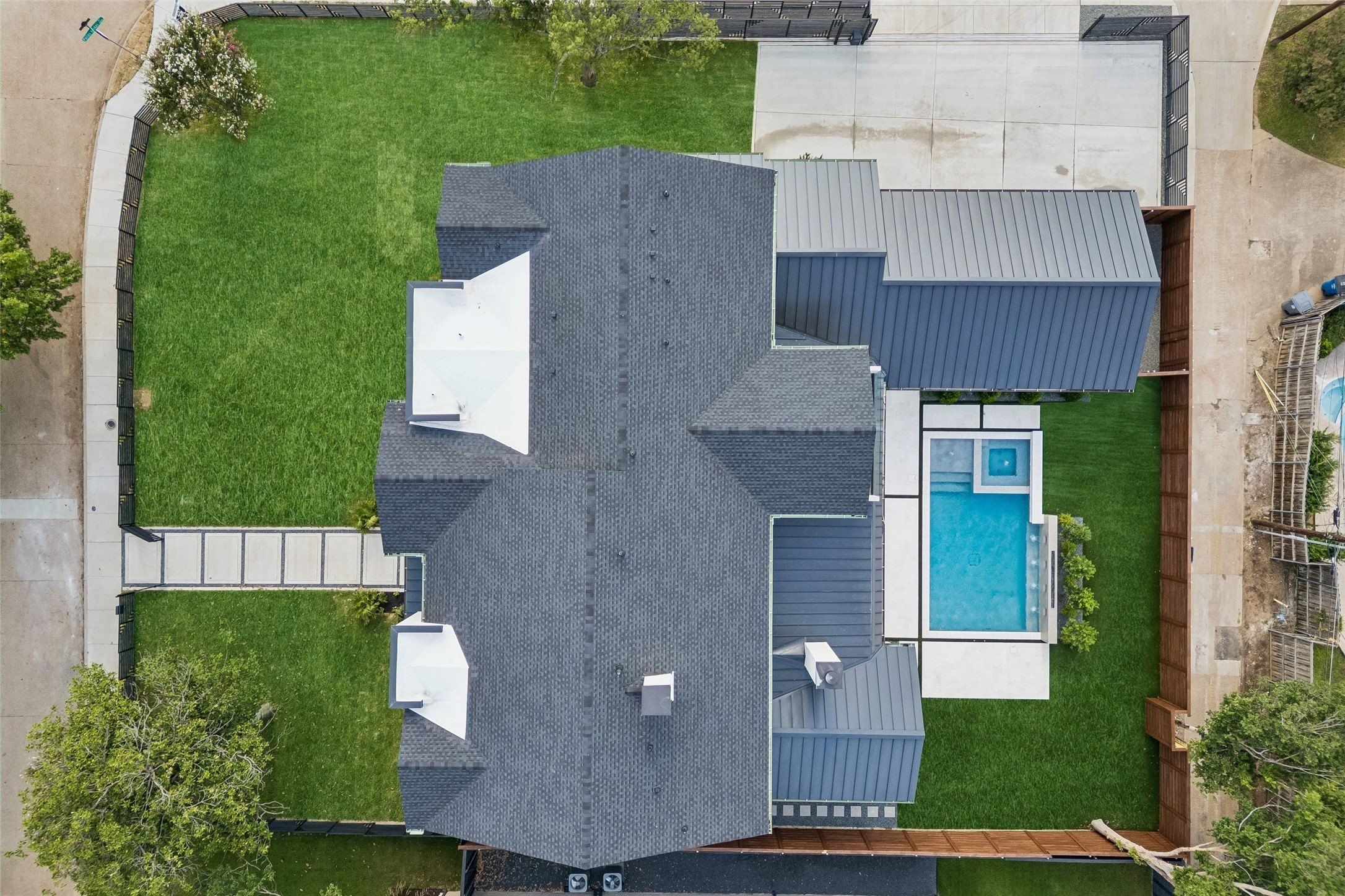 3807 Pallos Verdas Drive. Dallas, TX 75229