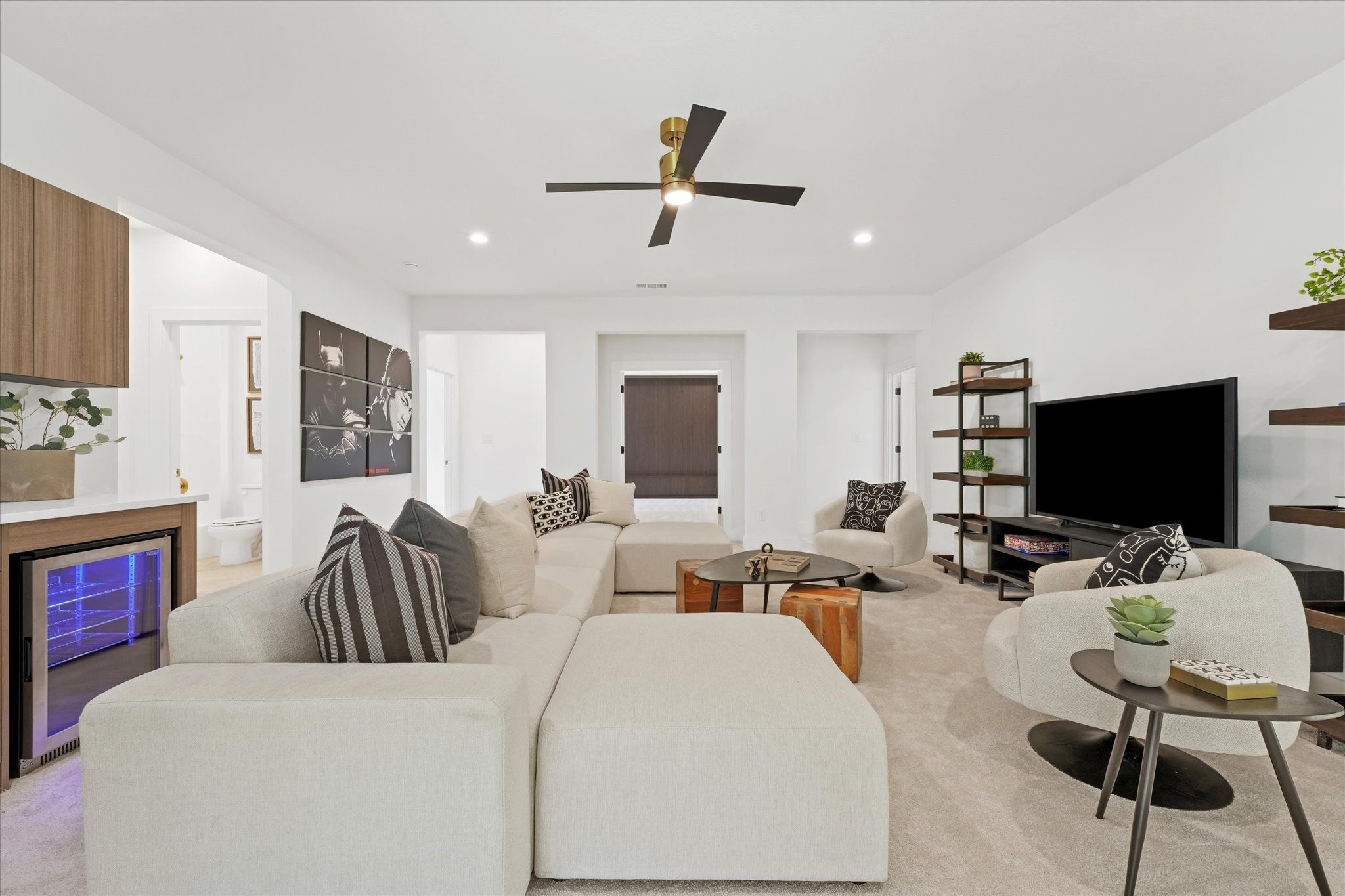 1032 E Parview Circle. Cedar Hill, TX 75104