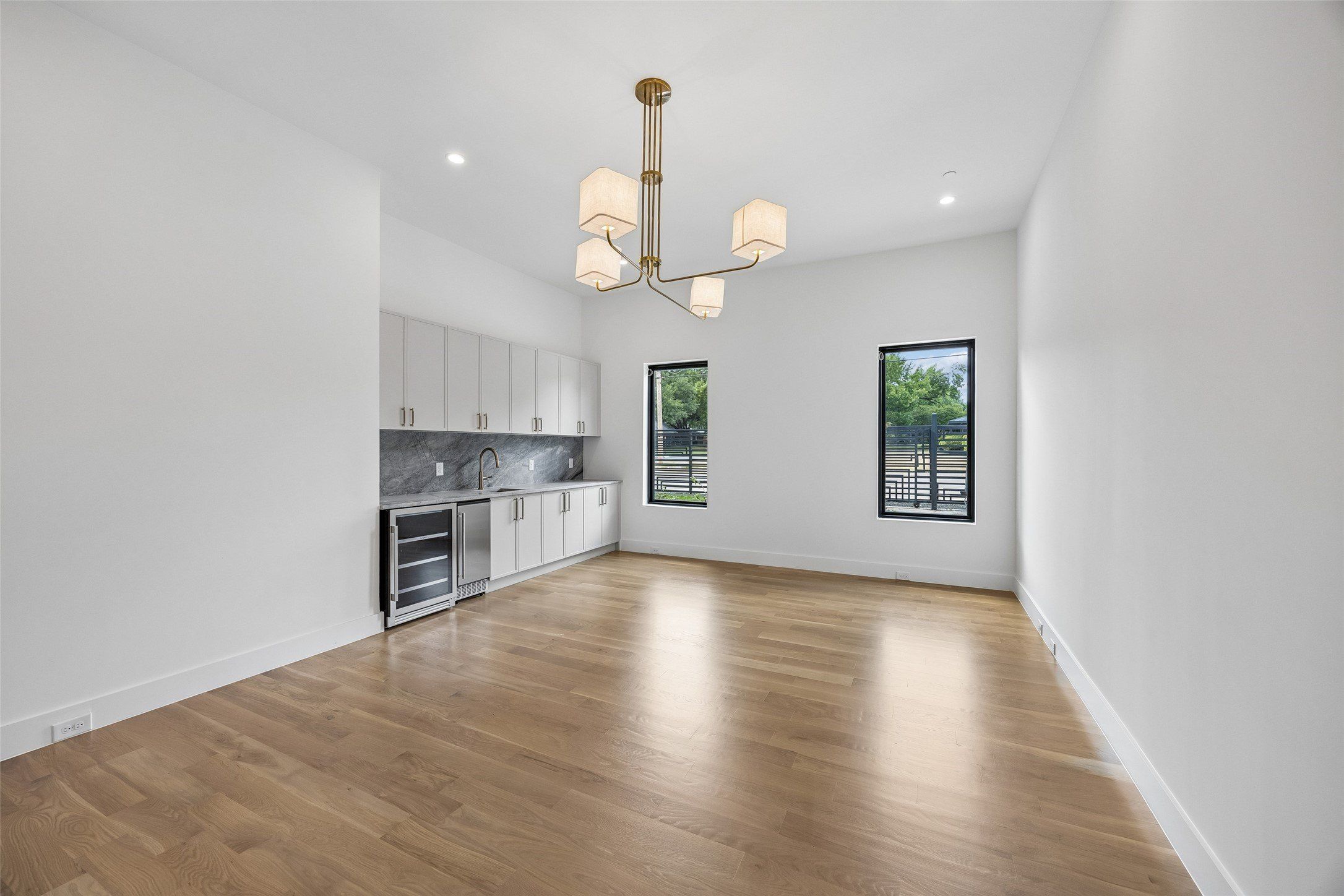 3807 Pallos Verdas Drive. Dallas, TX 75229