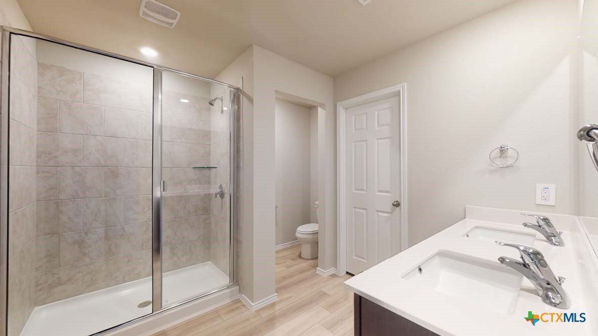 422 Isham Drive. Killeen, TX 76549