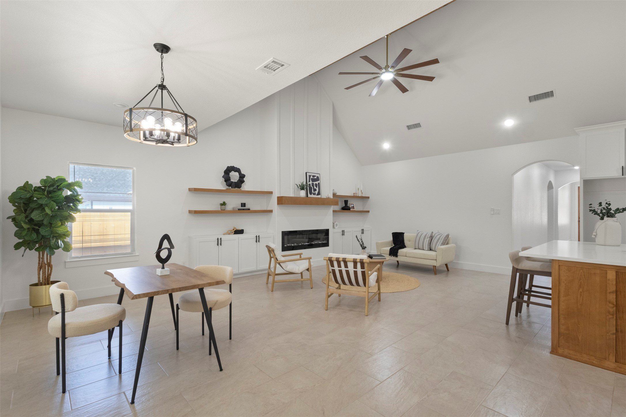 4912 Fitzhugh Avenue. Fort Worth, TX 76105