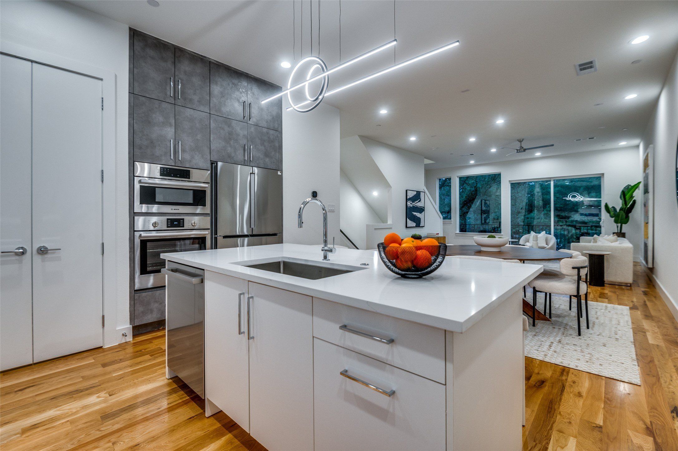 4125 N Reserve Lane. Addison, TX 75001