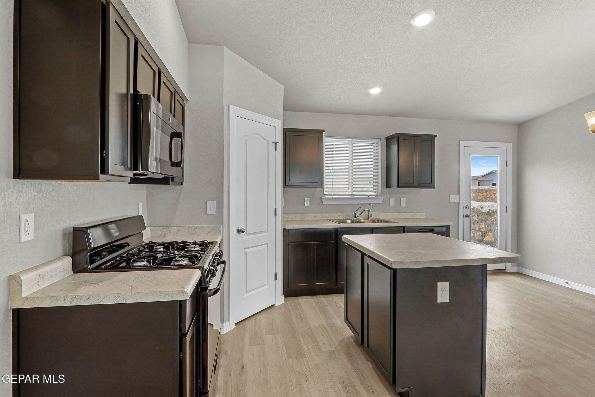 14220 Star Cactus Avenue. Horizon City, TX 79928