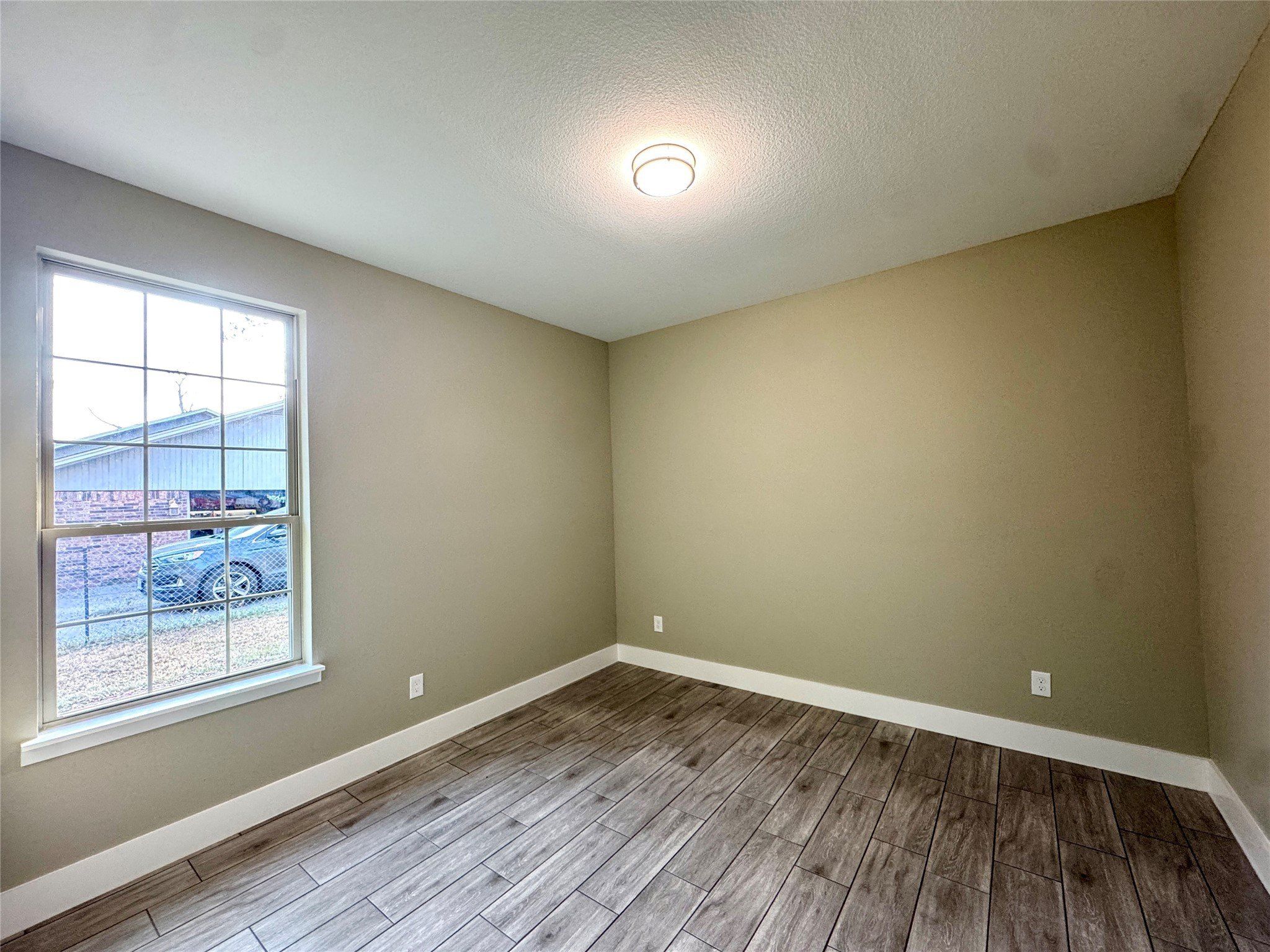 1093 Oak Ridge Drive. Terrell, TX 75160
